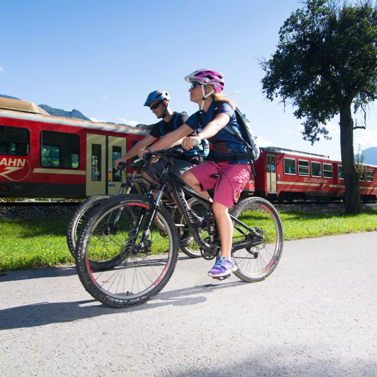 Unterwegs mit dem Mountainbike ©Domenico Galizia